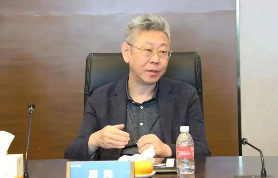 周炜单位行贿案二审改判减轻刑责;卫宁健康需反思治理短板。 企业服务