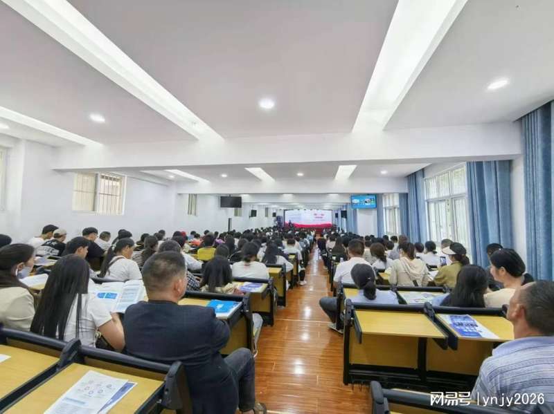 新高考志愿填报的技术底层逻辑：从位次法到梯度设计的完整算法