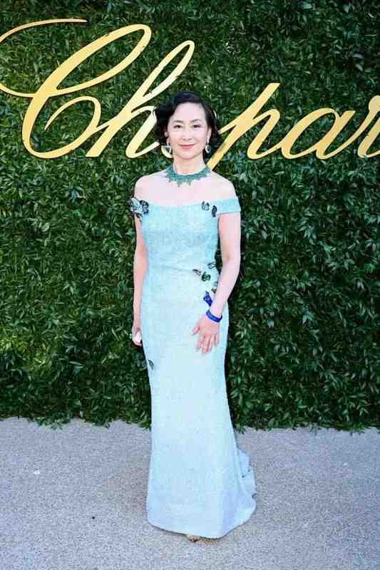 别让年龄偷走你的美:63岁何超琼用五套造型证明——真正的魅力从不怕时光 情感心理